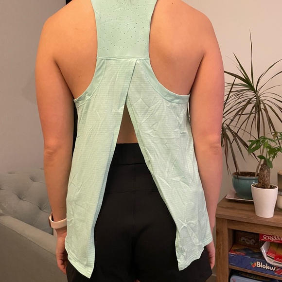 Lululemon Back Tie Tank Top Seafoam - Picture 3 of 7